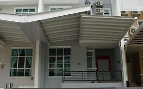Shamrock Boutique Villa - Stay For 12 Person